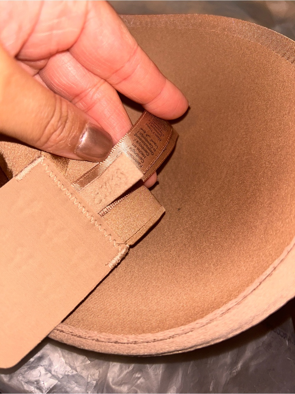 SKIMS Nude Plunge Bra - Tan - Picture 5 of 7